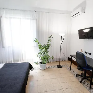Casa Di Alessandro E Oksana Affittacamere Aeroporto di Catania Fontana Rossa